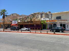 We decided to walk from the hotel to the marina, which allowed us to see a lot more of the city.