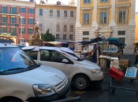 In the square outside our airbnb, there was a fish market in the morning. It attracted a lot of birds.