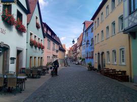 Rothenberg is almost completely empty at night, it's great