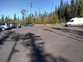 The trailhead parking lot at 11AM.
